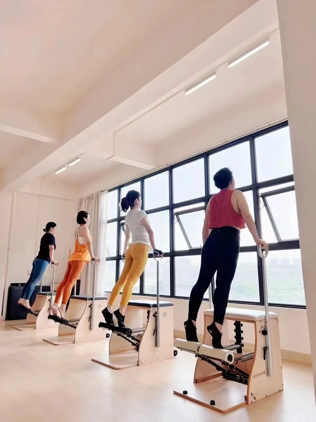 -Комбинированное кресло-реформ – обзор и цена Pilates Reformer Spring